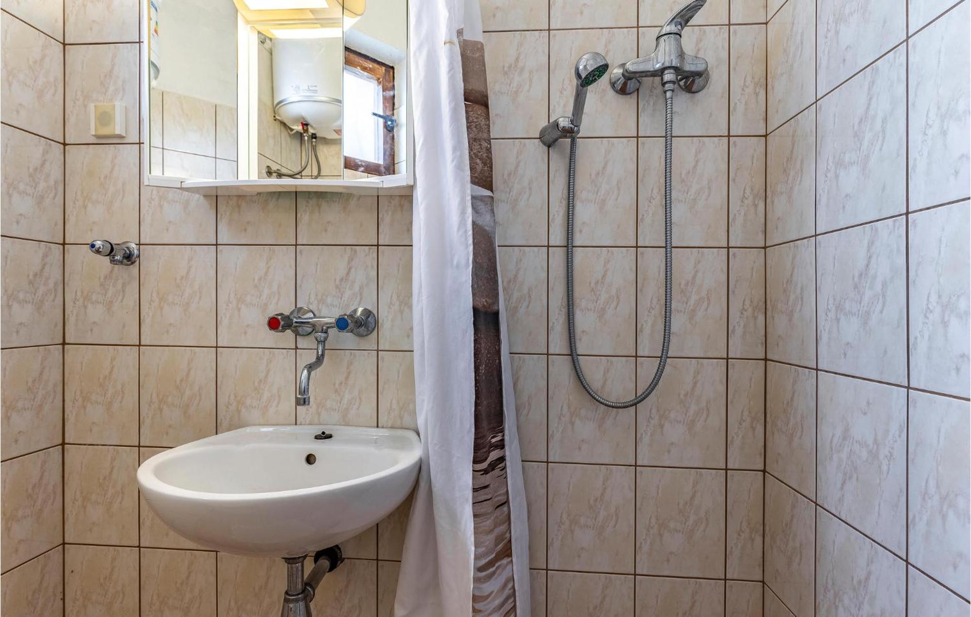 Nice Apartment In Pula With Kitchen מראה חיצוני תמונה